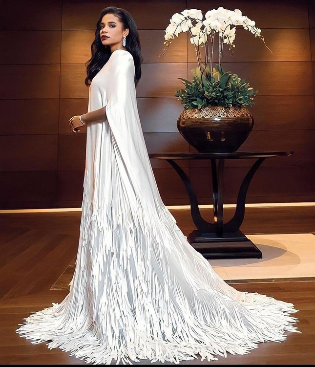 Bị chê 'quê một cục', Hoa hậu Thế giới 2019 lột xác quyến rũ sau 2 năm - 9