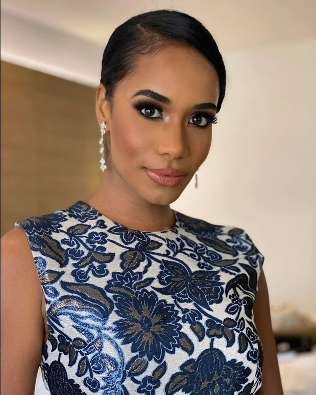 Bị chê 'quê một cục', Hoa hậu Thế giới 2019 lột xác quyến rũ sau 2 năm - 6