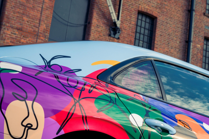 Chiếc Bentley Flying Spur phiên bản LGBT - 9