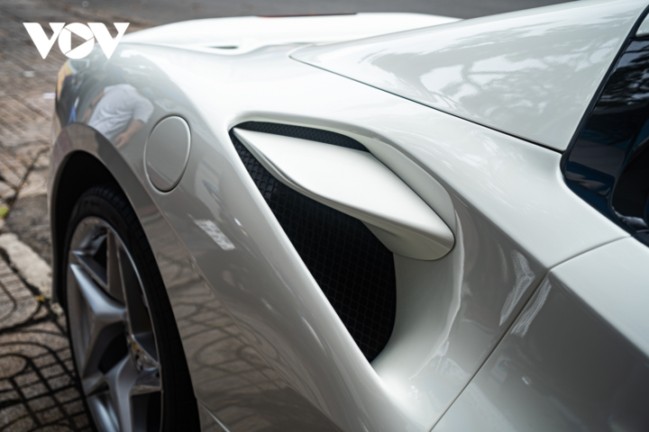 Cận cảnh Ferrari F8 Spider thứ ba tại Việt Nam - 7