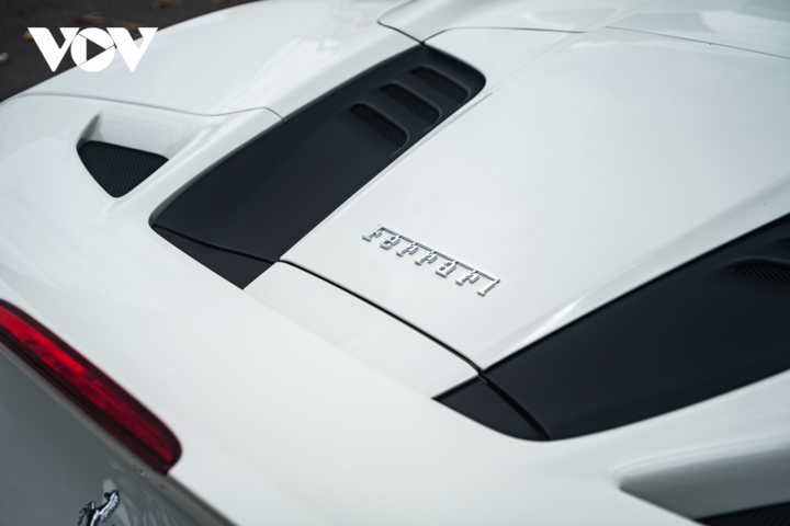 Cận cảnh Ferrari F8 Spider thứ ba tại Việt Nam - 8