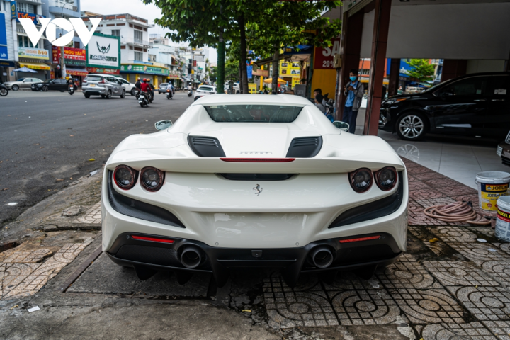 Cận cảnh Ferrari F8 Spider thứ ba tại Việt Nam - 16