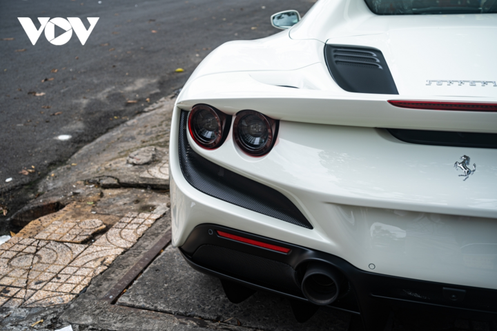 Cận cảnh Ferrari F8 Spider thứ ba tại Việt Nam - 10