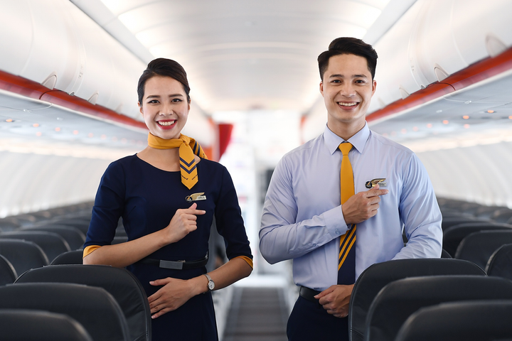 Dịch COVID-19 khiến tiếp viên hàng không bỏ nghề, chạy xe công nghệ - 3