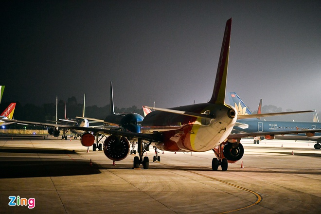 Máy bay nằm sân hàng loạt, nghiên cứu cho đỗ qua đêm trên đường băng - 1