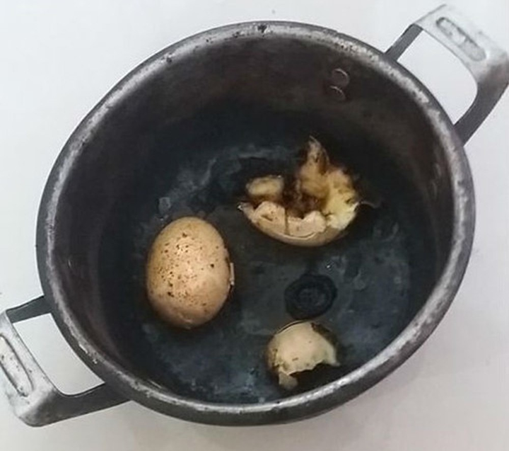 Bằng chứng việc người ‘có thù với bếp’ nấu ăn thì trứng luộc cũng ra thảm họa - 5