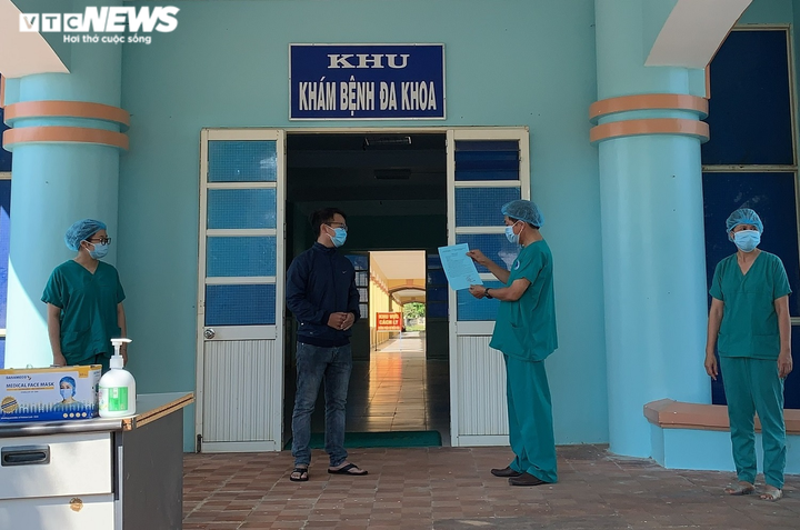 Bệnh nhân duy nhất xuất viện, Quảng Ngãi 'sạch bóng' COVID-19 - 1