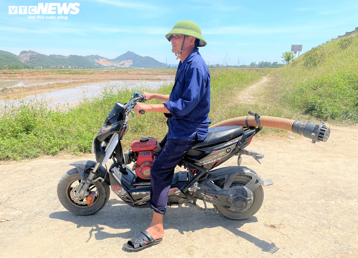 Nắng thiêu đốt 41 độ C, người dân vẫn hối hả ra đồng làm việc - 8