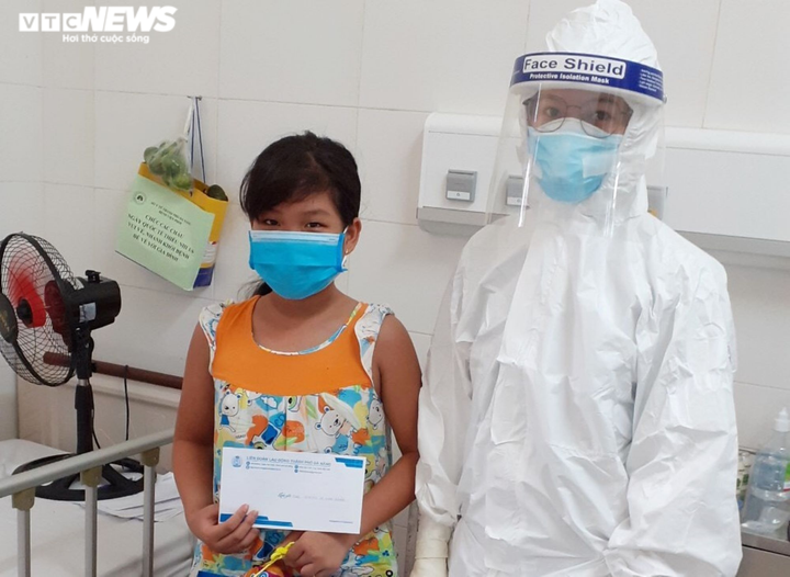 Tết thiếu nhi đặc biệt ở nơi điều trị bệnh nhân COVID-19 tại Đà Nẵng - 5