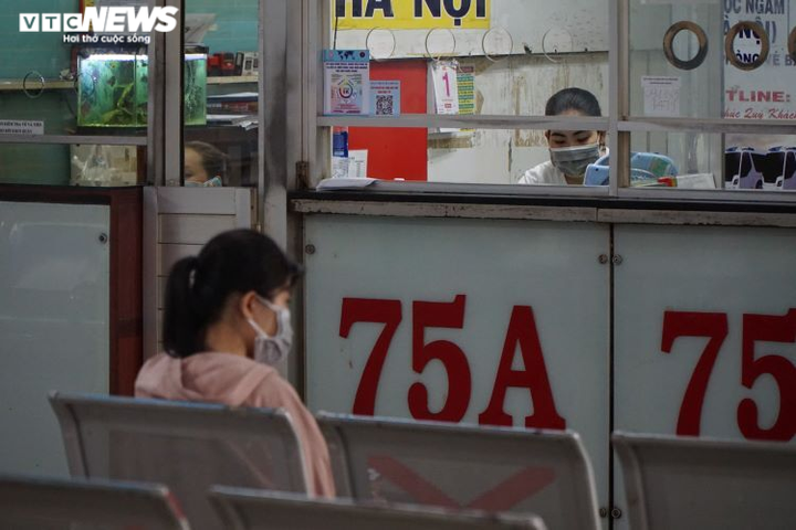 Ảnh: Bến xe, ga tàu ở TP.HCM lại đìu hiu giữa dịch COVID-19 - 3
