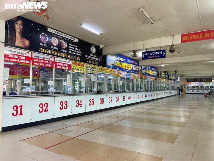 Ảnh: Bến xe, ga tàu ở TP.HCM lại đìu hiu giữa dịch COVID-19 - 2