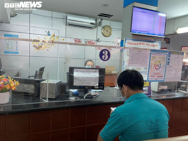 Ảnh: Bến xe, ga tàu ở TP.HCM lại đìu hiu giữa dịch COVID-19 - 12