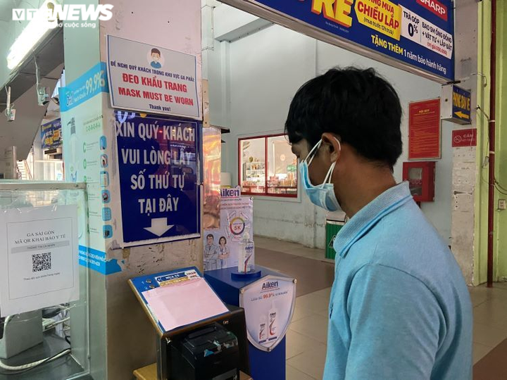 Ảnh: Bến xe, ga tàu ở TP.HCM lại đìu hiu giữa dịch COVID-19 - 10