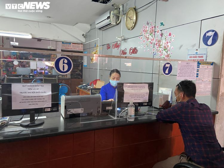 Ảnh: Bến xe, ga tàu ở TP.HCM lại đìu hiu giữa dịch COVID-19 - 8