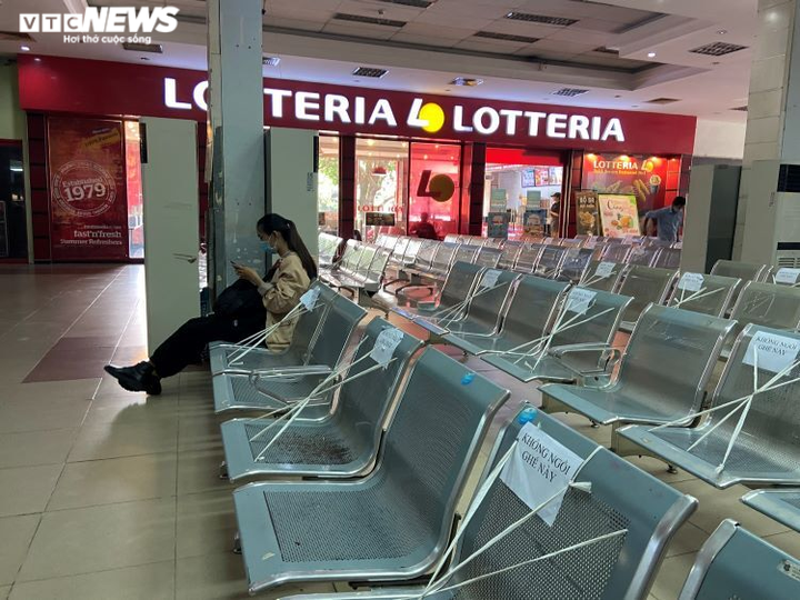 Ảnh: Bến xe, ga tàu ở TP.HCM lại đìu hiu giữa dịch COVID-19 - 7