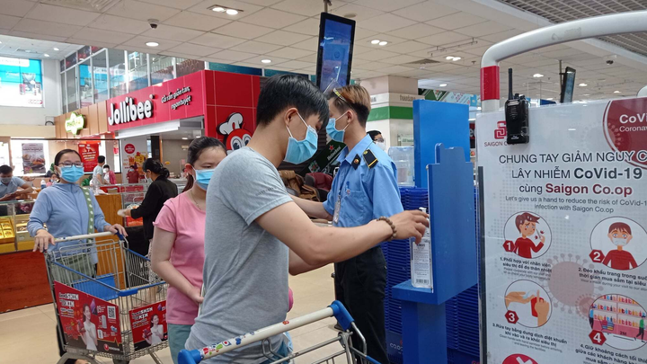 Siêu thị Co.opmart, Co.opXtra: Nhiều hàng hóa, giảm giá, tuân thủ kiểm dịch tốt - 1