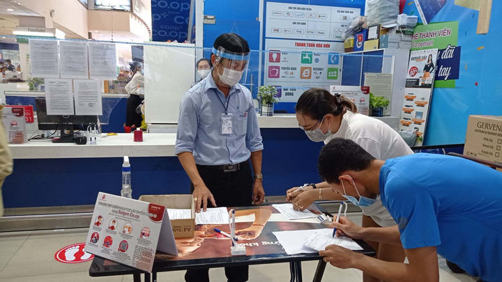 Siêu thị Co.opmart, Co.opXtra: Nhiều hàng hóa, giảm giá, tuân thủ kiểm dịch tốt - 2