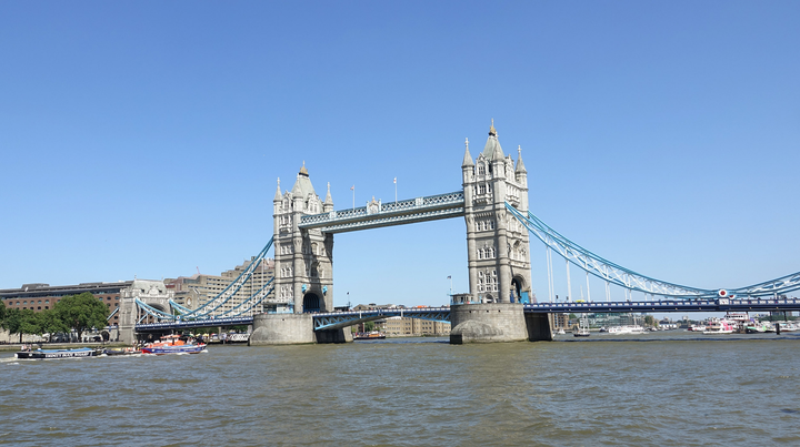 Dân châu Âu và Mỹ đón kỳ nghỉ hè sau nhiều tháng bị 'khóa chân' - 1