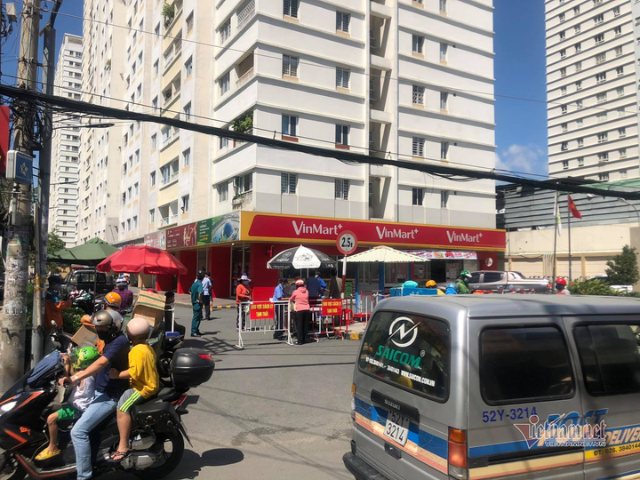 TP.HCM khẩn tìm người từng đến 11 địa điểm ở quận Tân Phú - 1