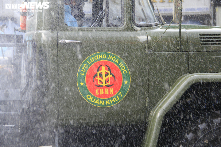 Ảnh: TP.HCM phun khử khuẩn tại 'điểm nóng' Gò Vấp - 6