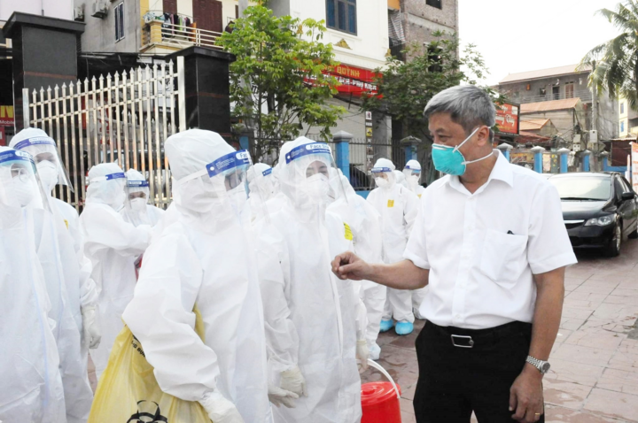 Bộ Y tế thử nghiệm thiết bị làm mát bộ đồ bảo hộ cho nhân viên y tế chống dịch - 2