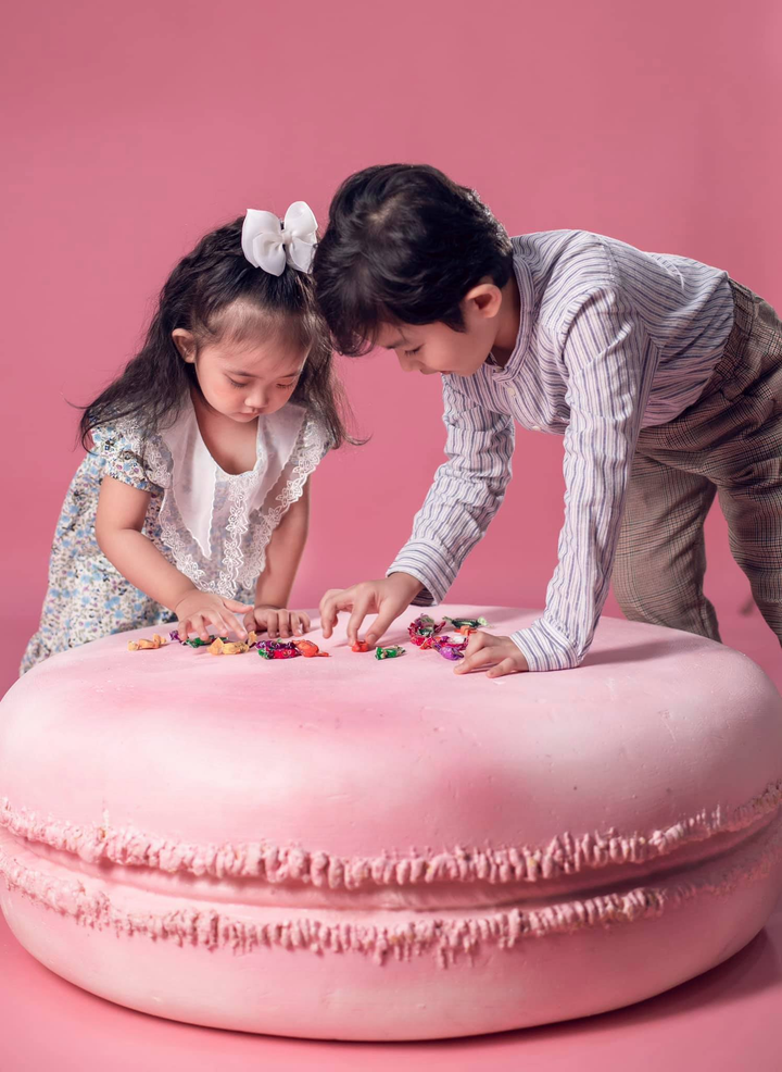 Ngày Quốc tế Thiếu nhi, Khánh Thi khoe ảnh 2 con xinh như thiên thần - 2