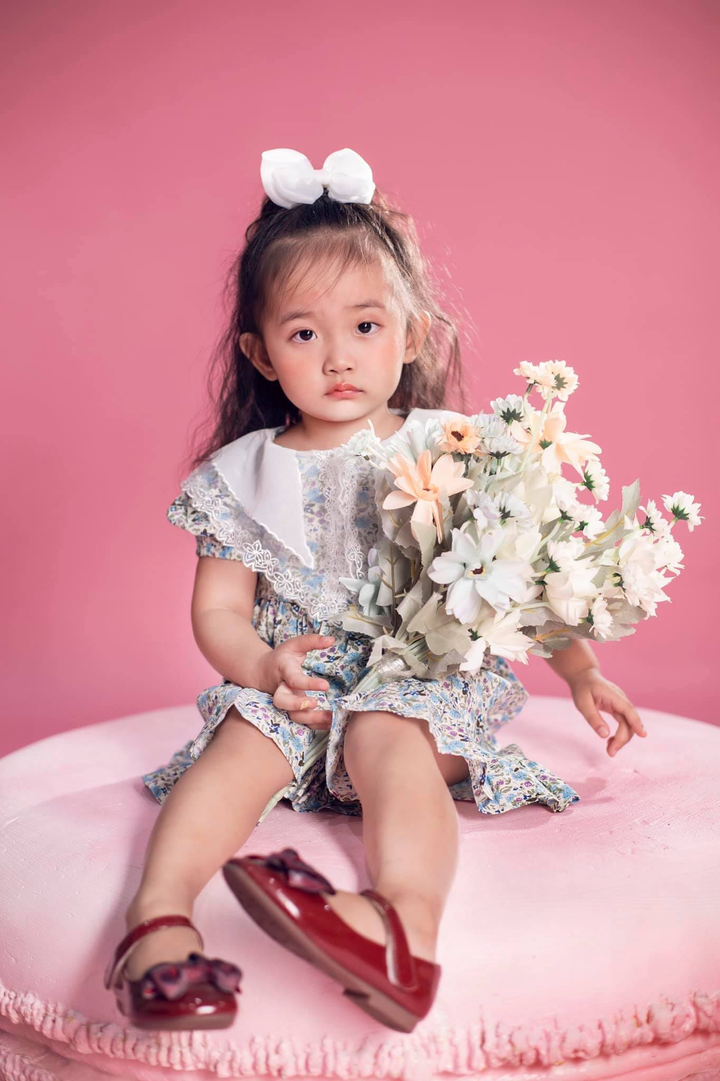 Ngày Quốc tế Thiếu nhi, Khánh Thi khoe ảnh 2 con xinh như thiên thần - 15