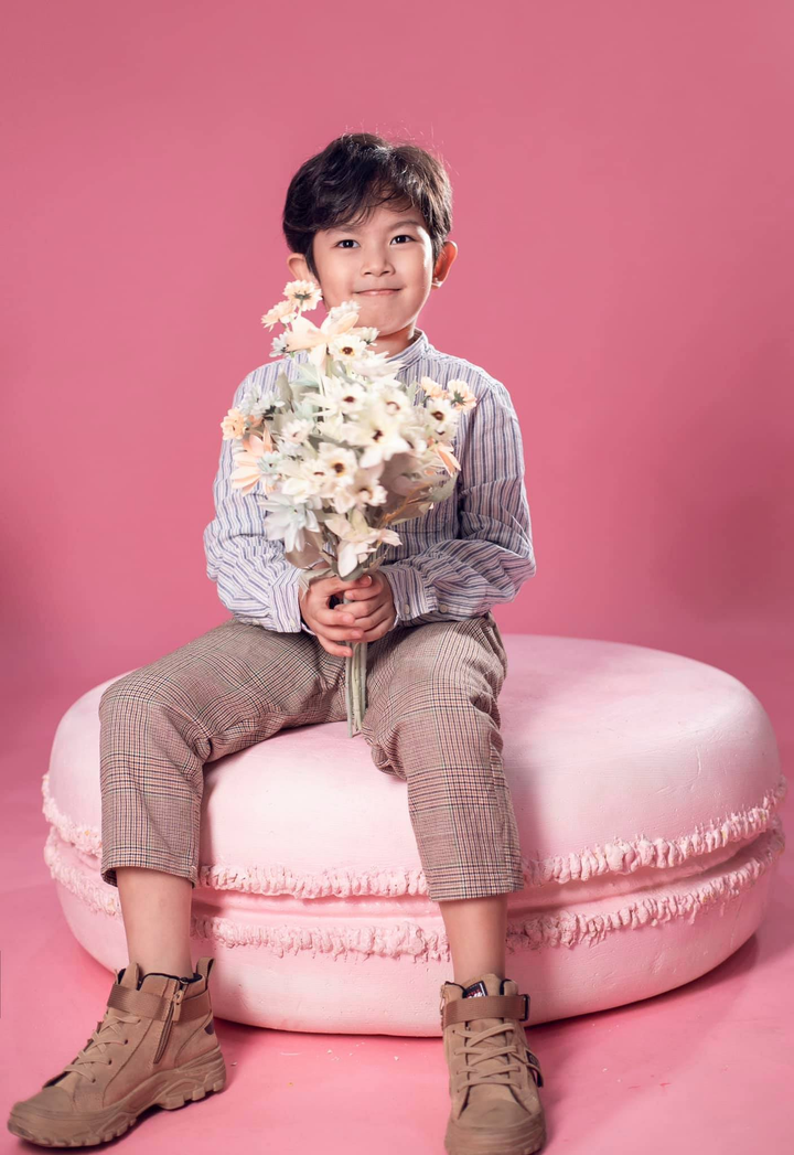 Ngày Quốc tế Thiếu nhi, Khánh Thi khoe ảnh 2 con xinh như thiên thần - 13