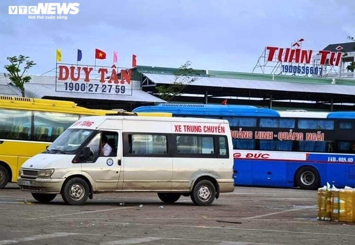 Quảng Ngãi kiểm soát người dân từ TP.HCM về quê bằng đường hàng không - 2