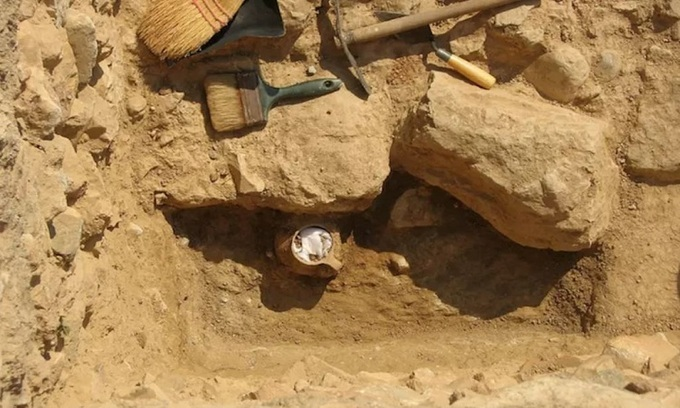 Chiếc bình ma quái chứa lời nguyền 2.300 năm - 1