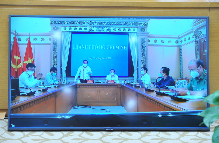 Phó Thủ tướng Vũ Đức Đam họp trực tuyến với 3 ‘điểm nóng’ COVID-19 - 2