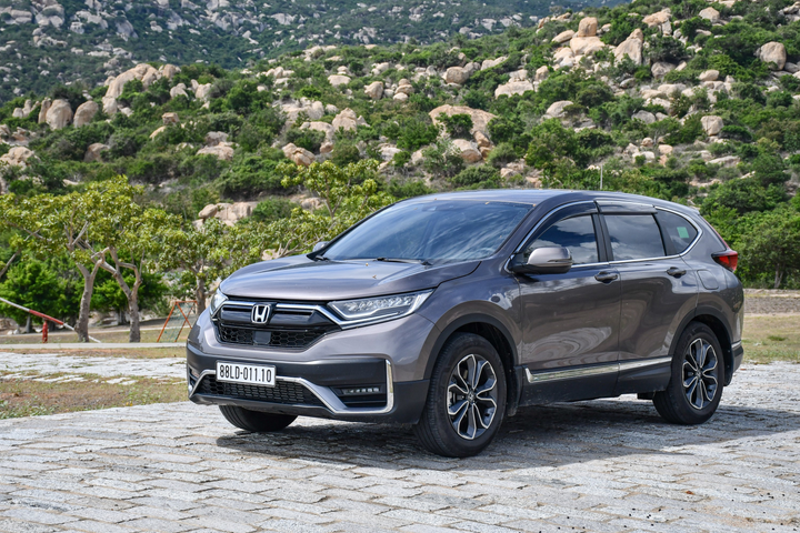 Tầm giá 1 tỷ đồng, chọn Hyundai Santa Fe Tiêu chuẩn hay Honda CR-V G? - 2