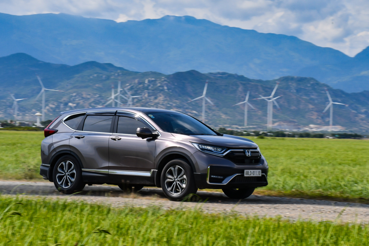 Tầm giá 1 tỷ đồng, chọn Hyundai Santa Fe Tiêu chuẩn hay Honda CR-V G? - 14