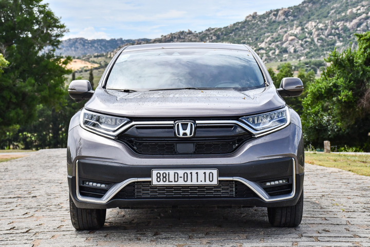 Tầm giá 1 tỷ đồng, chọn Hyundai Santa Fe Tiêu chuẩn hay Honda CR-V G? - 5