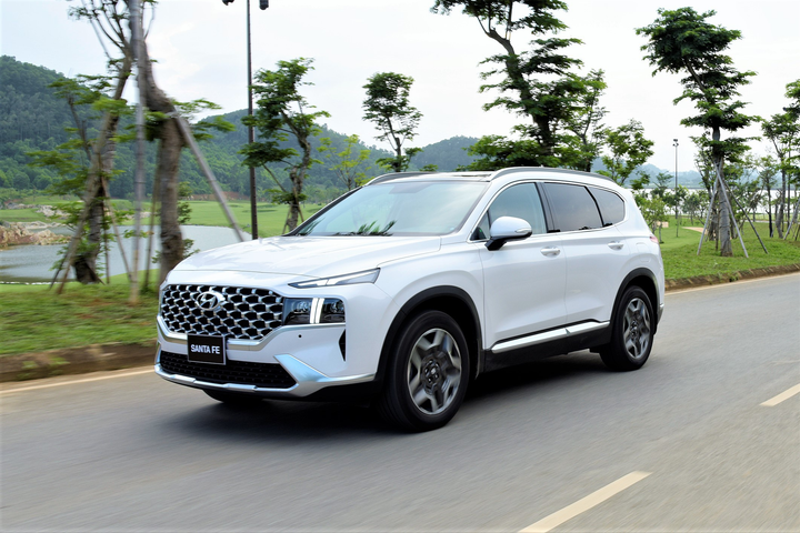 Tầm giá 1 tỷ đồng, chọn Hyundai Santa Fe Tiêu chuẩn hay Honda CR-V G? - 13