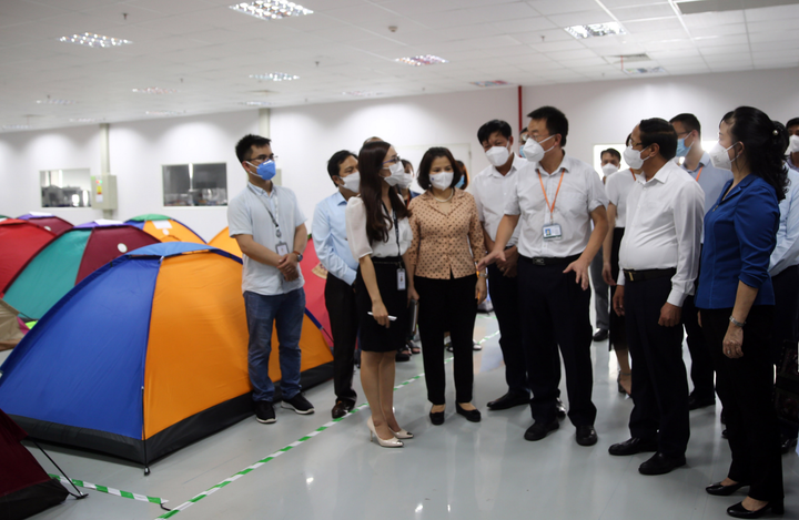 Phó Thủ tướng: Không thiếu tiền để bảo vệ sản xuất, bảo vệ sức khỏe người dân - 3