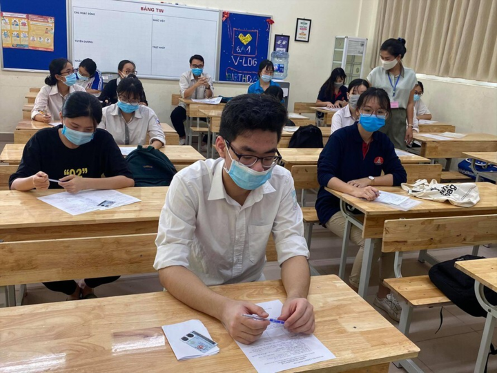Có nên giảm độ khó đề thi tốt nghiệp THPT? - 1
