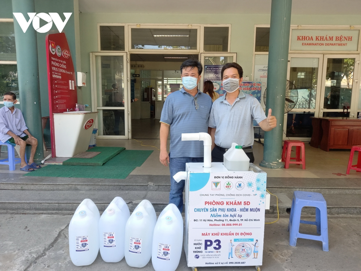 Bệnh nhân từng mắc COVID-19 chế tạo máy khử khuẩn phòng chống dịch - 1