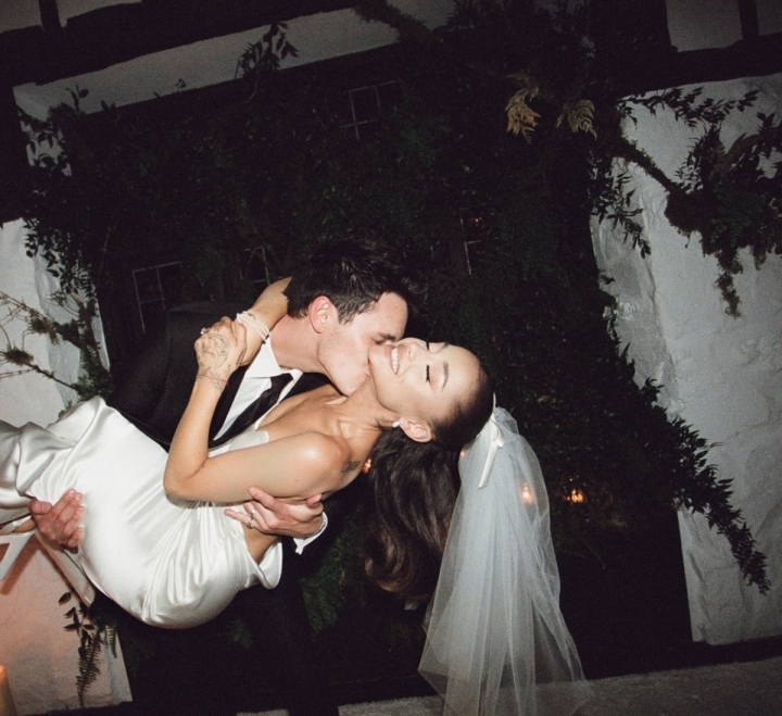 15 khoảnh khắc đẹp 'kinh điển' trong đám cưới của các sao Hollywood - 1