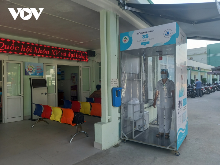 Bệnh nhân từng mắc COVID-19 chế tạo máy khử khuẩn phòng chống dịch - 3