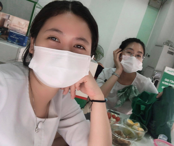 Những cô gái tình nguyện rời Thủ đô về tâm dịch Hải Dương làm nhiệm vụ - 1