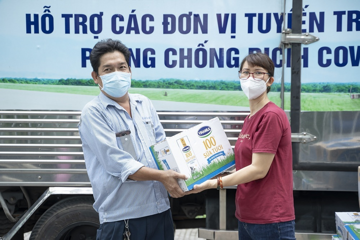 Vinamilk tiếp sức lực lượng tuyến đầu sàng lọc cho người dân TP.HCM - 3