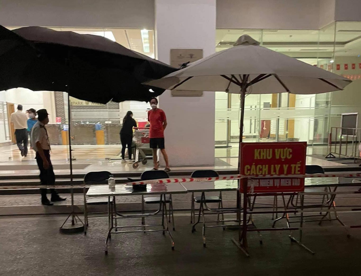 Hà Nội: Phong toả tạm thời toà Park 7 Times City liên quan ca nghi mắc COVID-19 - 1
