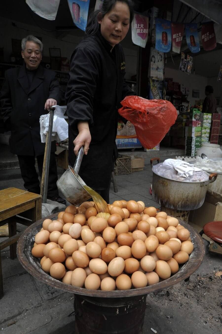 Món trứng luộc nước tiểu nghe đáng sợ lại là di sản văn hóa phi vật thể - 3