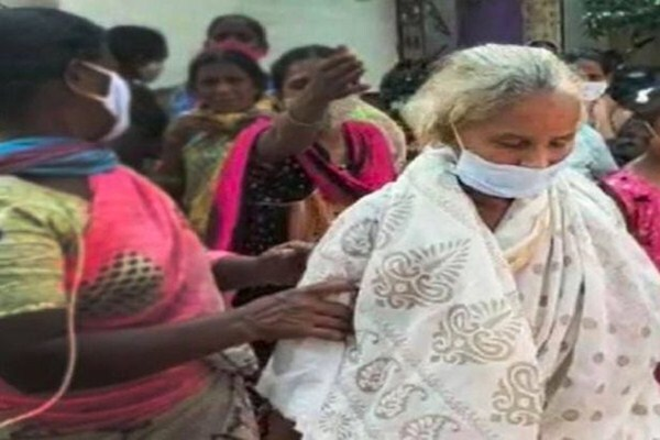 Cụ bà chết vì COVID-19 được gia đình hỏa táng bất ngờ sống lại và về nhà - 1