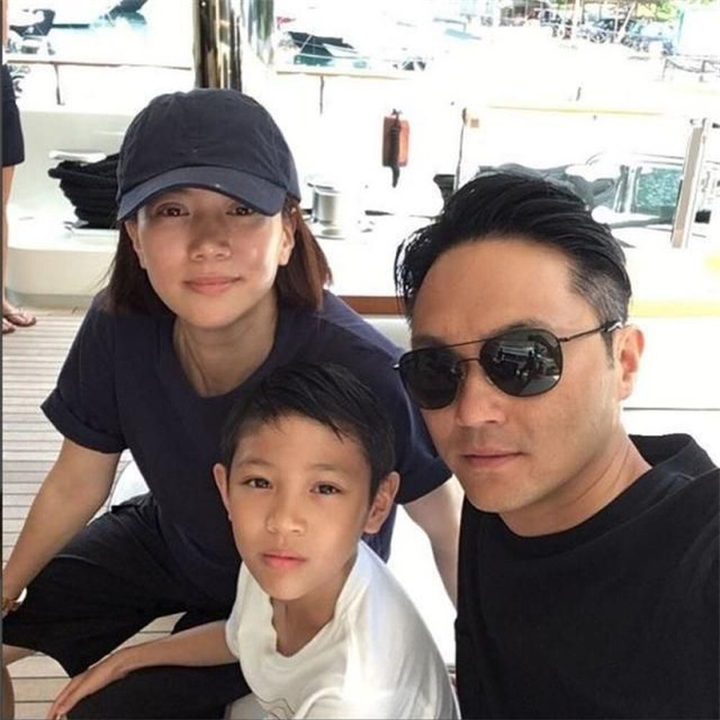 Phụ huynh đổi nghề suốt 11 năm, hiệu trưởng mời gặp mới biết là minh tinh châu Á - 3