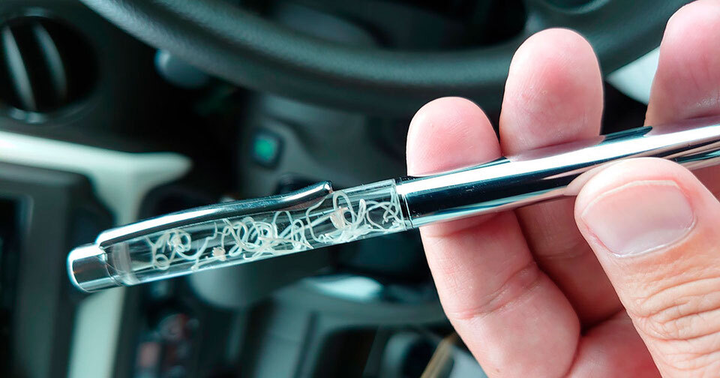 Bút ‘ký sinh trùng’ trang trí bằng giun sống: Quà lưu niệm kinh dị nhất quả đất - 5