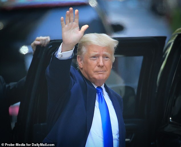 Ông Trump đòi Trung Quốc trả 10 nghìn tỷ USD vì COVID-19 - 1