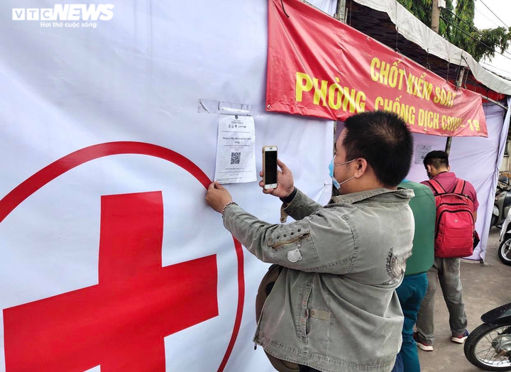 Đồng Nai lập chốt kiểm soát dịch giữa đêm, người từ TP.HCM về phải khai báo y tế - 10