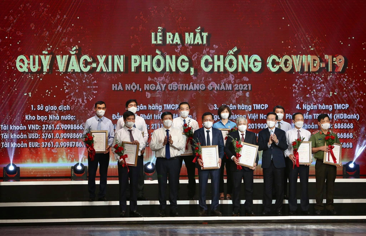 Hai bộ trưởng cam kết không lãng phí đồng nào từ Quỹ vaccine COVID-19 - 1